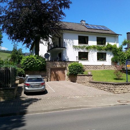 Ferienwohnung Moselblick แบร์นคาสเทล-คืสท์ ภายนอก รูปภาพ