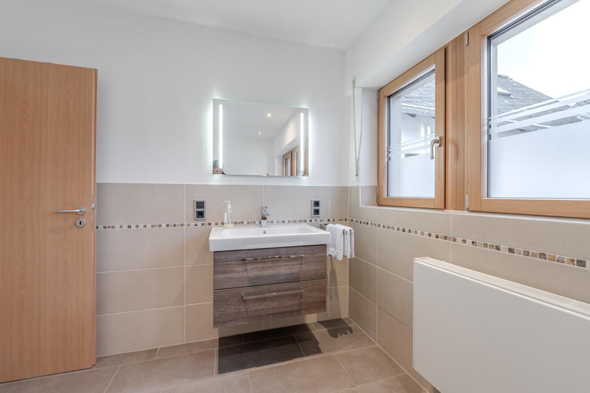 Ferienwohnung Moselblick แบร์นคาสเทล-คืสท์ ภายนอก รูปภาพ