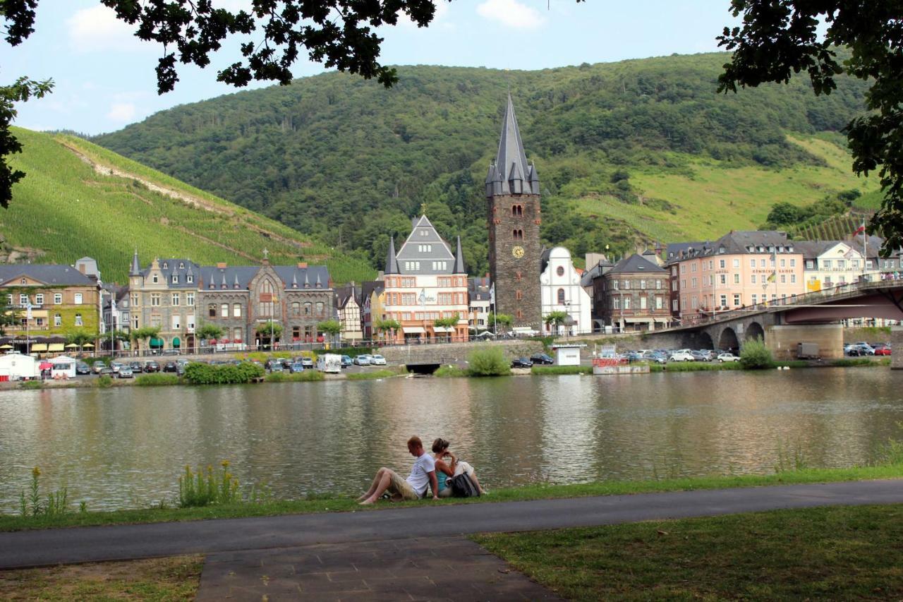 Ferienwohnung Moselblick แบร์นคาสเทล-คืสท์ ภายนอก รูปภาพ