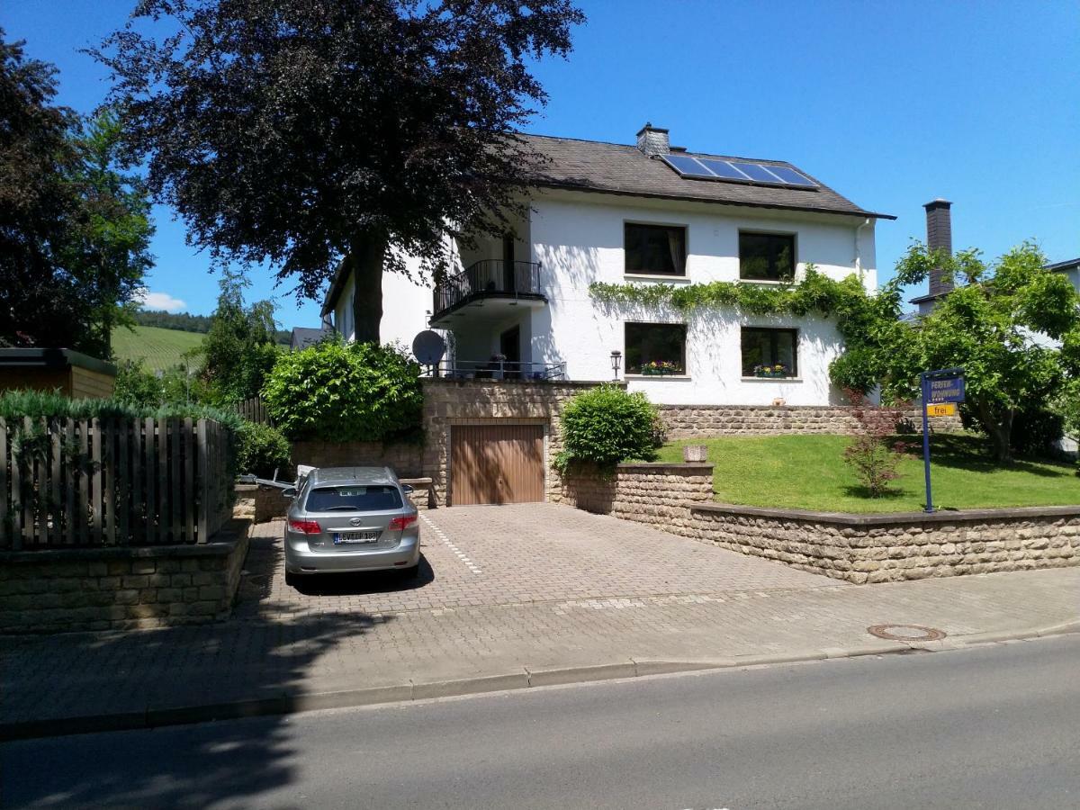 Ferienwohnung Moselblick แบร์นคาสเทล-คืสท์ ภายนอก รูปภาพ